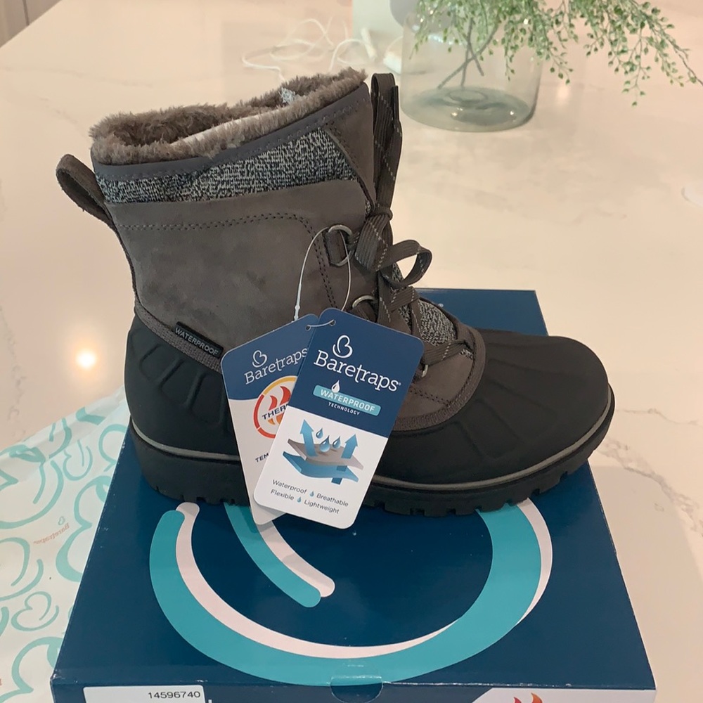 NWT Baretraps Springer Waterproof Boots